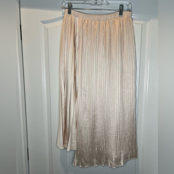 Vince Cream Pleated Midi Skirt Size XS - Picture 2 of 10